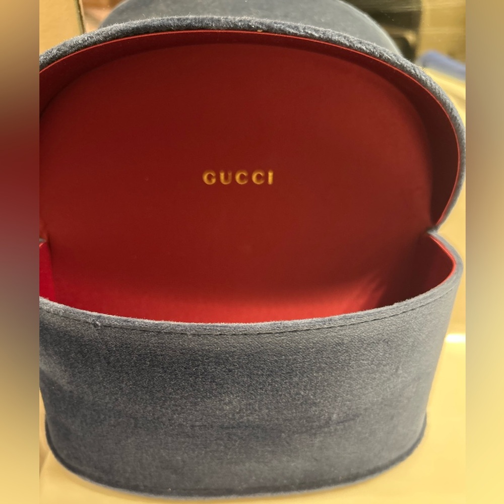 Gucci
63mm Gradient Oversize
Open Temple Round
Sunglasses - Picture 6 of 11